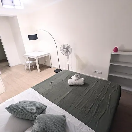 Gracia Parkside Flat - Only For Of Than 32 Nights 巴塞罗那